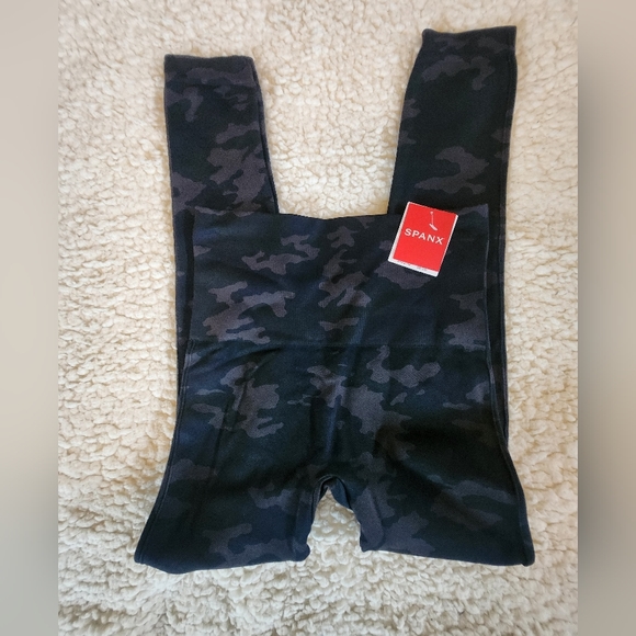 SPANX Pants - NWT SPANX $68 LOOK AT ME NOW LEGGINGS